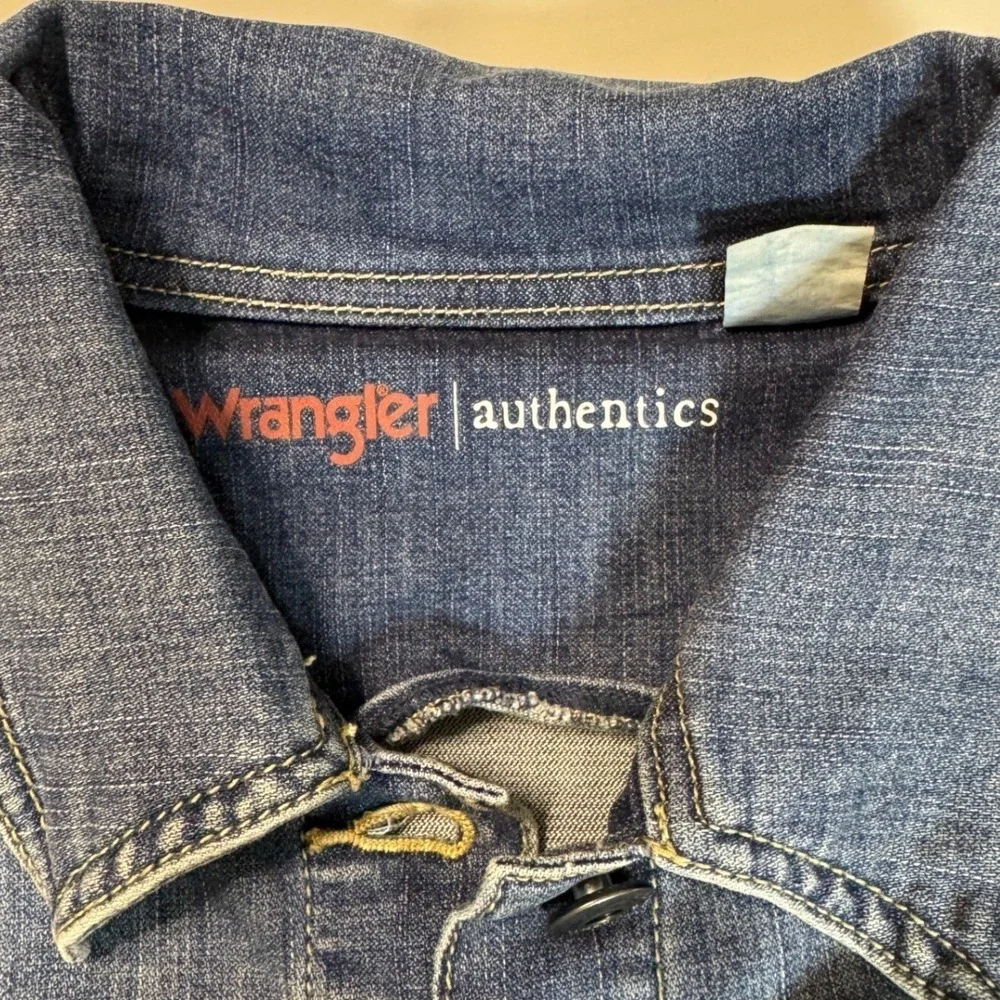 Distressed Wrangler Jean‎ Jacket / Medium / Sku0030